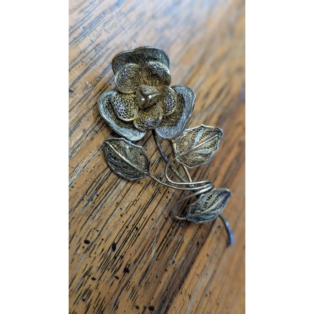 Vintage 800 Silver Ornate Intricate Filigree Enameled Leaves‎ Flower Brooch Pin